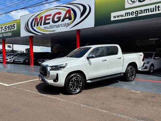TOYOTA HILUX 2.8 D-4D TURBO DIESEL CD SRX 4X4 AUTOMÁTICO
